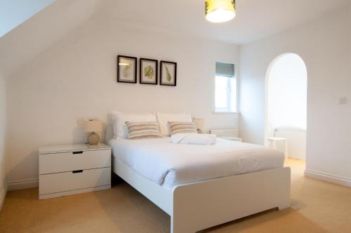 Derby Casa | Newly Furnished Aztec House (6 separate beds)