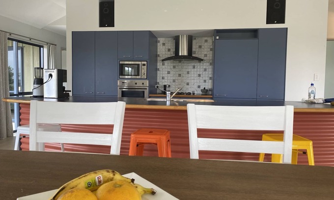 Matarangi Casa | Newly furnished beach house - 2 min to the beach
