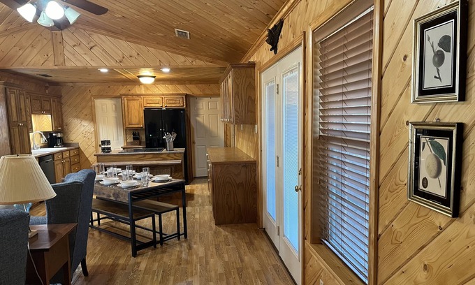 Canton Casa | Newly furnished custom home! Great for families and ladies groups.
