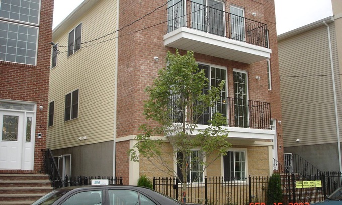 Forest Hill Apartamento | Newly Furnished One Bedroom Midterm Rental with Utilities Blazing Fast Internet