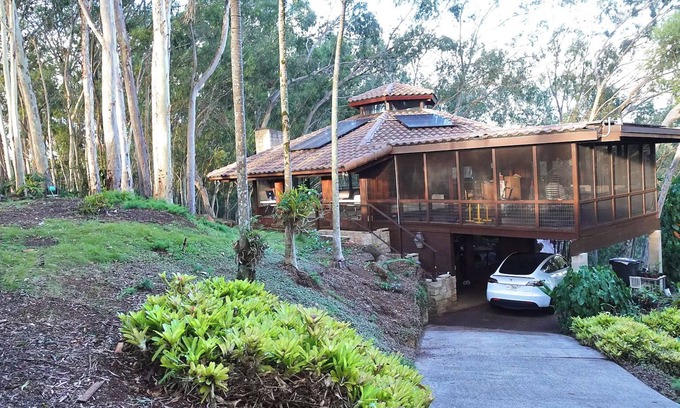 Mililani Casa | NEWLY LISTED: Secluded Tree House Hideaway 2-bedroom duplex in Honolulu!