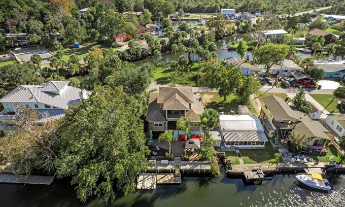 Spring Hill Casa | Newly Listed, Sleeps 12, On River W. Kayaks included, Boat Dock , Gulf Access