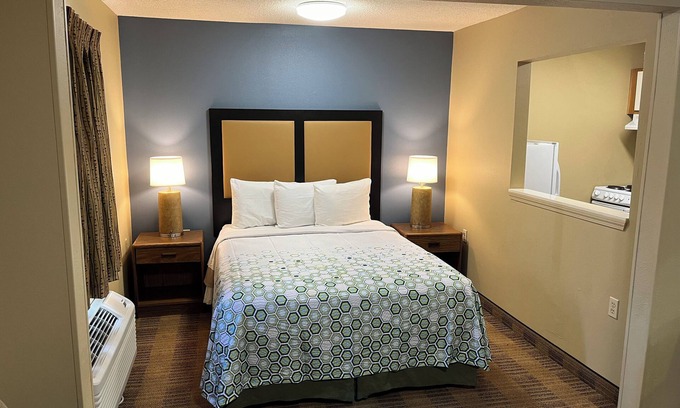 Greensboro Apartamento | Newly Opened Extended Stay Hotel- Spacious Rooms with Full Kitchens!