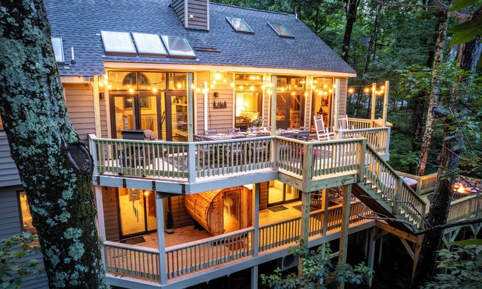 Nellysford Casa | Newly Rebuilt Home - Hot Tub - Sauna - Sleeps 14