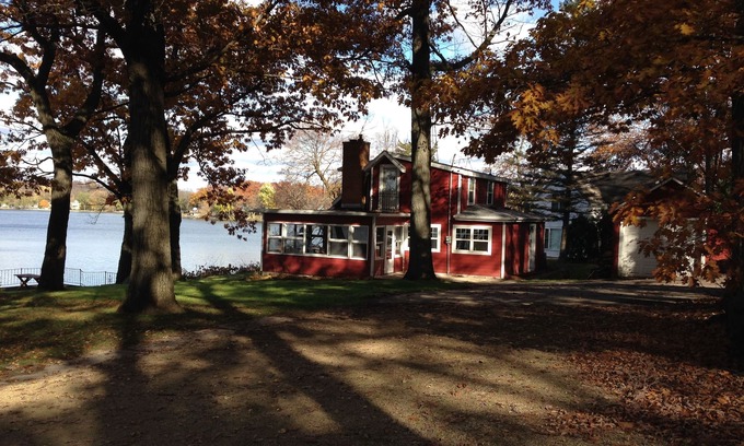 Markesan Casa | Recién reconstruido 3 dormitorios Cottage de Little Green Lake - con aire acondicionado
