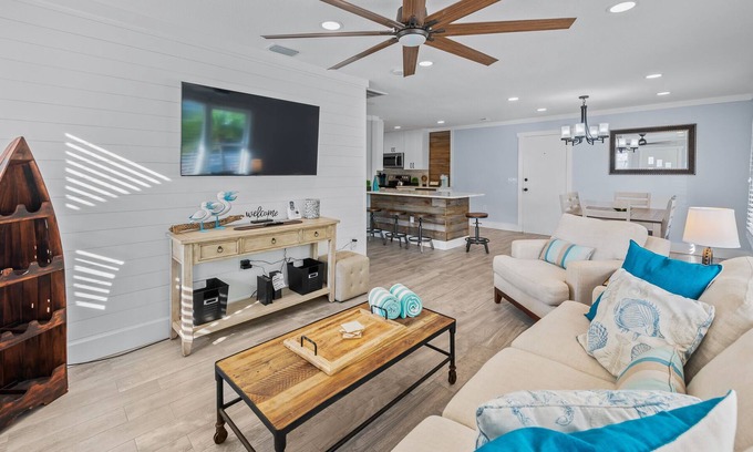 River District Casa | Newly refreshed in-town duplex near Bradenton attractions