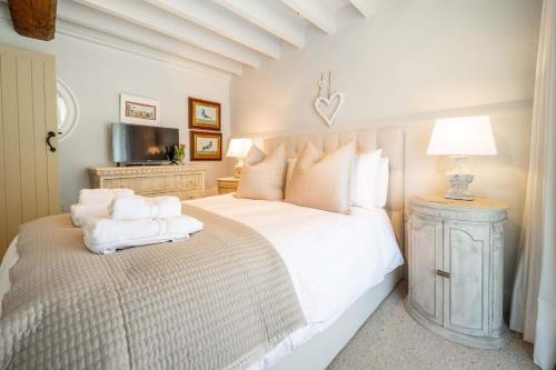 Langham Casa | Newly Refurb Cottage, Mile From Blakeney, Village Pub and Restaurant