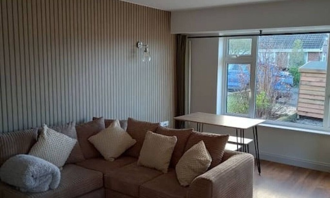 Woolavington Casa | Newly refurbed 2 bedroom bungalow and free parking