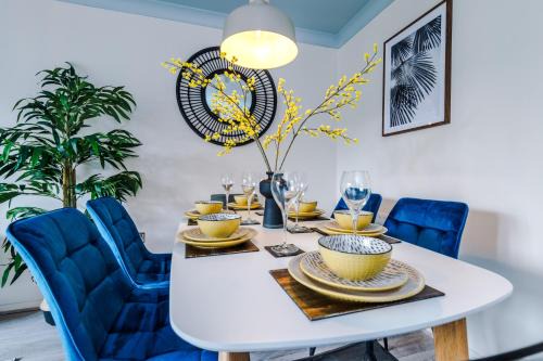 Kirkby Apartamento | Newly Refurbished 3 Double Bedroom Knowsley Liverpool Townhouse