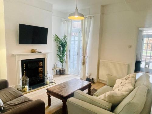 Exeter Casa | Newly Refurbished City Centre House With Parking