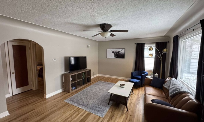Great Falls Casa | Newly remodeled 2-bedroom house with WiFi, conveniently located in Great Falls