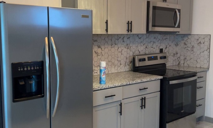 Kansas City Casa | Newly remodeled 3-bedroom, 2 bath house in Kansas City near Chiefs Stadium