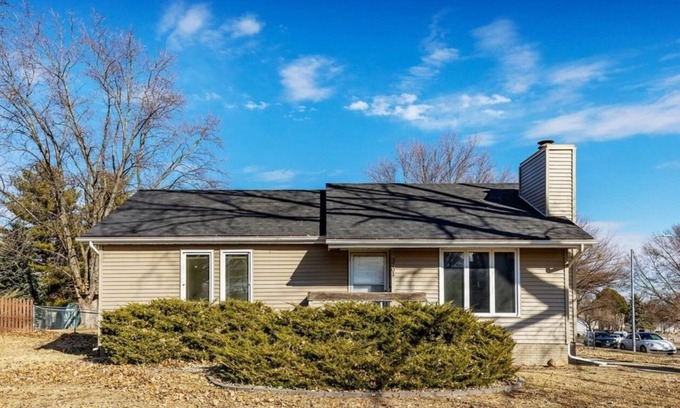 Urbandale Casa | Newly remodeled 3-bedroom ranch with pool table, patio, and grill in Urbandale.