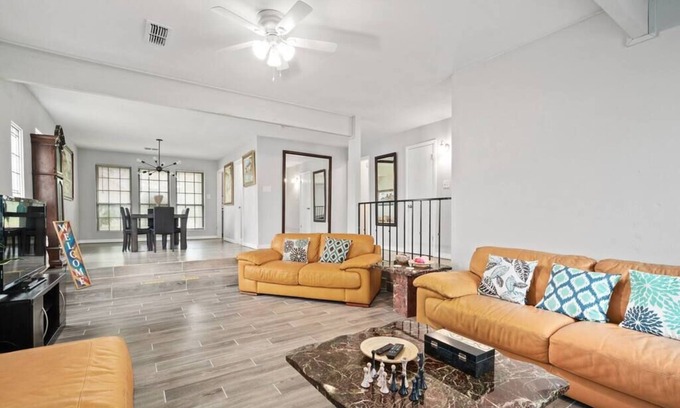 Denton Casa | Newly remodeled 4 Bedroom 3 full bath