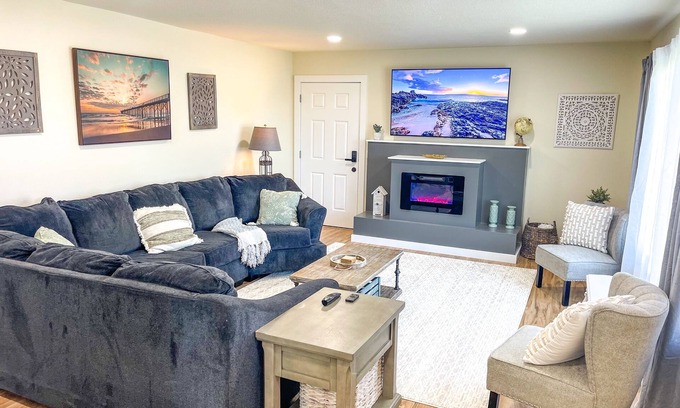 McKinleyville Casa | Newly remodeled 4 bedroom 3 bath house with giant fenced back yard and hot tub!