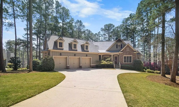 Lake Oconee Casa | Newly remodeled 5/6-bedroom house on the 14th green at Reynolds Lake Oconee.