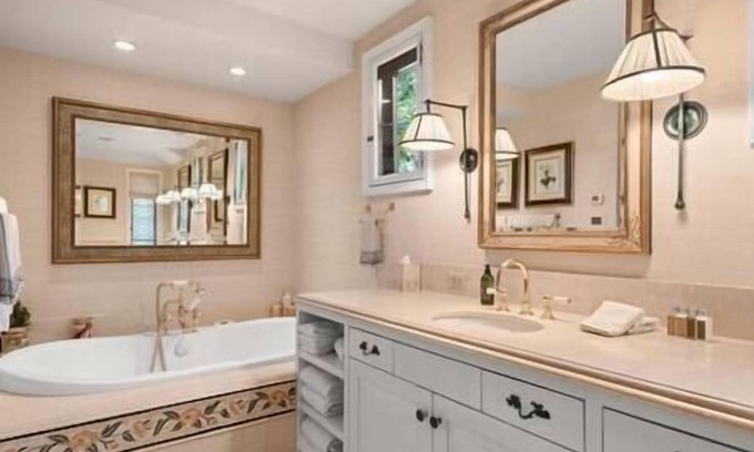 West End Casa | Newly Remodeled 6 bedroom Home