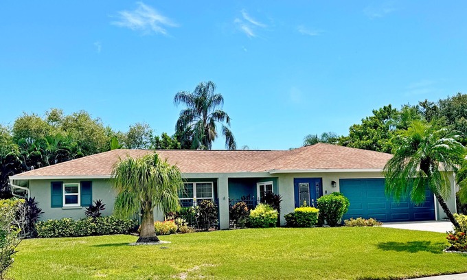 The Meadows Casa | Newly remodeled and furnished 2 /2 den, pool, w/ Golf, Tennis, Pickleball
