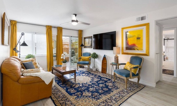 Dana Point Apartamento | Newly remodeled, beautiful community just steps from Strands and Salt Creek beach, enjoy awe-inspiring sunsets overlooking one of the most picturesque coastlines in Dana Point