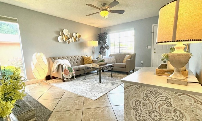 Sacramento Casa | Newly Remodeled Beauty & Private Backyard