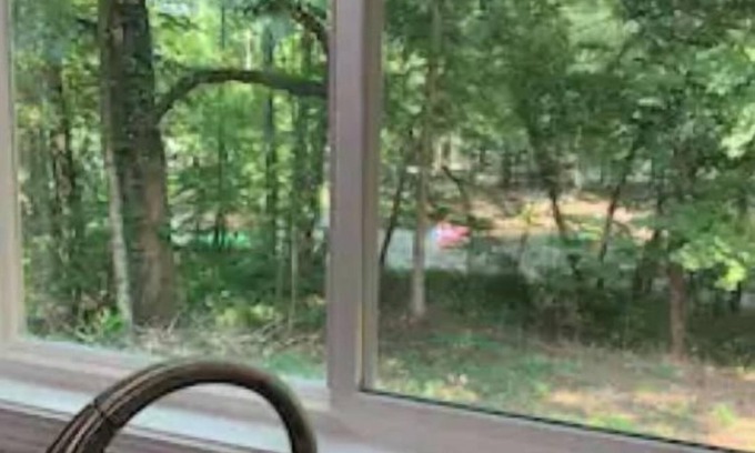 Helen Cabina | Newly Remodeled Cabin on the Chattahoochee! Walking Distance to Helen