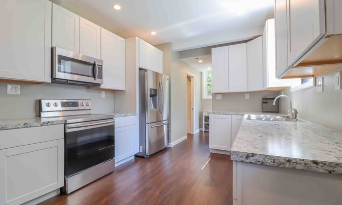 Champaign Casa | Newly Remodeled, Center of Champaign.