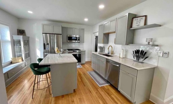 Kamm's Corners Apartamento | Newly remodeled - Close to airport - 3br, 1 ba