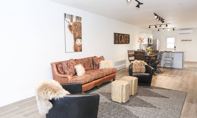 Manhattan Condominio | Newly-remodeled cozy condo, downtown Manhattan, MT!