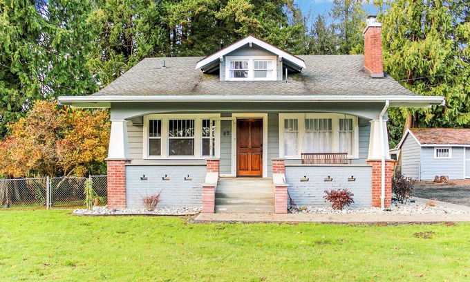 Aberdeen Casa | Newly Remodeled Craftsman on 1 acre! Come relax and enjoy some small town living