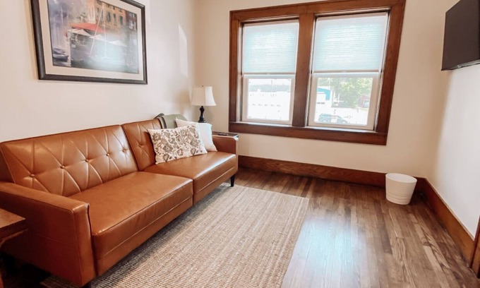 Peru Apartamento | Newly remodeled downtown upstairs apartment
