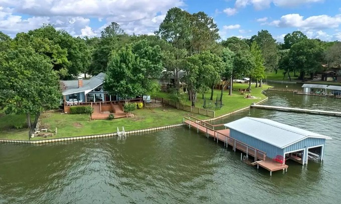Cedar Creek Reservoir Casa | Newly Remodeled - Dream Lake Home on Cedar Creek Reservoir 60 mins from Dallas!