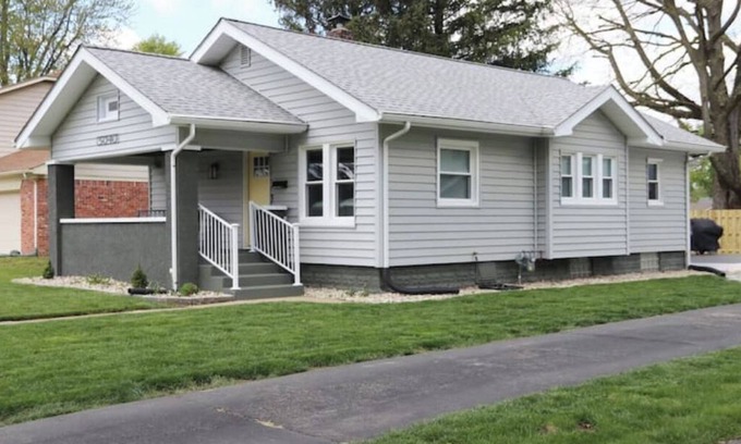 Speedway Casa | Newly Remodeled, Entire home 3BD 3BA, Speedway IN