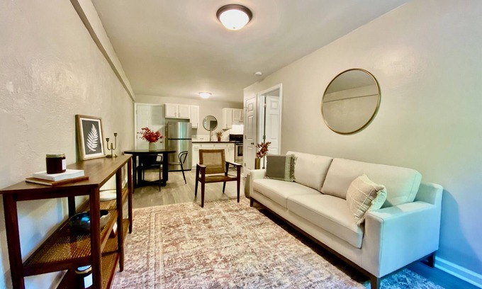 Beech Grove Apartamento | Newly Remodeled Furnished Apts - 1 bed, 2 bed, and studios