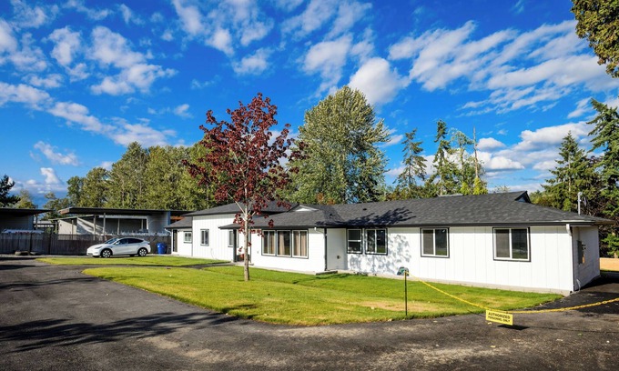 Kent Casa | Newly remodeled gated house Kent,Des Moines, Fedral way with AC and Office