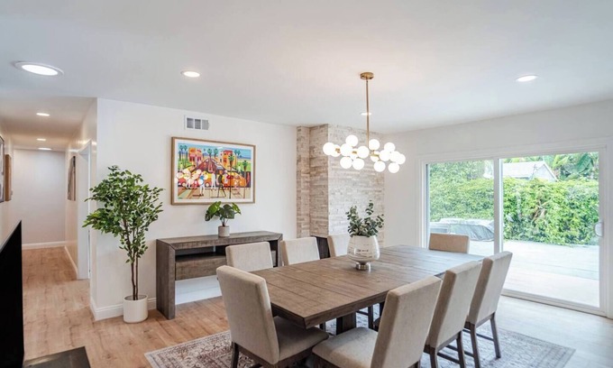 Mar Vista Casa | Newly Remodeled Home in Venice
