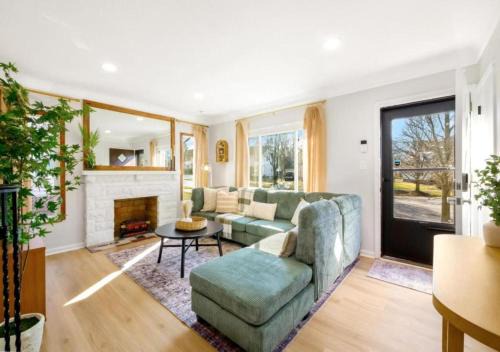 Parma Heights Casa | Newly Remodeled Home With a Game Room