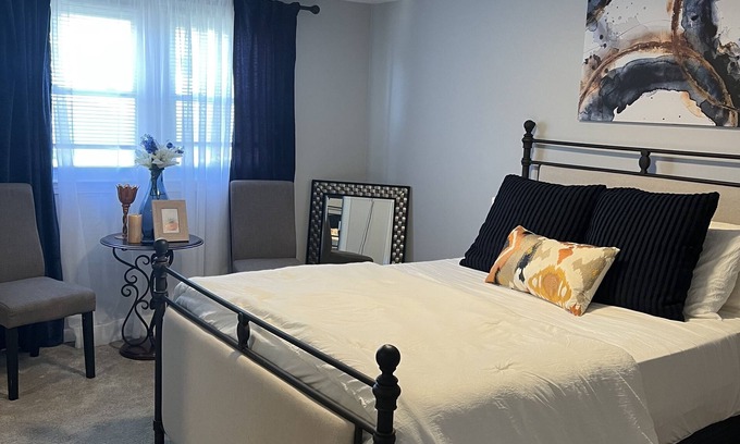 Brockton Casa | Newly Remodeled Home Minutes away from Boston.