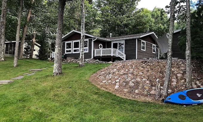 Minocqua Cabina | Newly Remodeled Home On Quite Bay of Minocqua Lake 2 miles from town