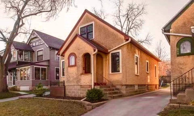 Kutzky Park Casa | Newly remodeled home 1 block to Mayo & St. Mary's