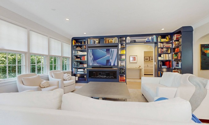 Lakeside Casa | Newly Remodeled Lakeview Home w/screened porch, gas grill, & 300ft from beach