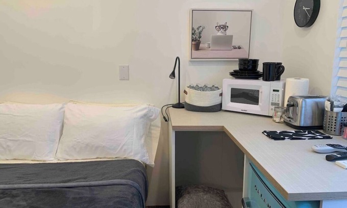 Pittsburg Apartamento | Newly Remodeled Micro Apt!