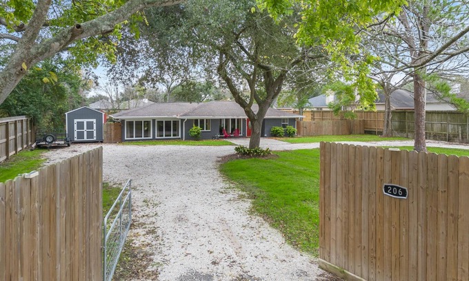 League City Casa | Newly Remodeled Modern Farmhouse on an Acre
