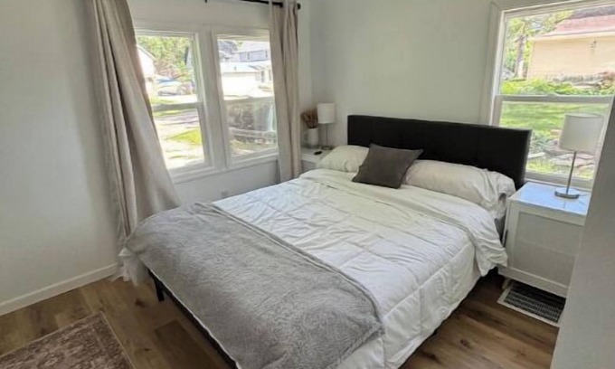 Clear Lake Cabaña | Newly Remodeled Modern Cottage w/ 2 bedrooms, Wi-Fi, AC in peaceful Clear Lake