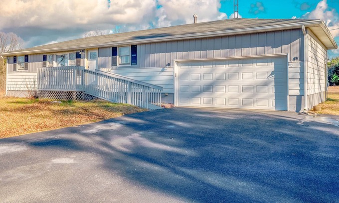 Thayer Casa | Newly Remodeled on 3 Acres, across from Golf Course!