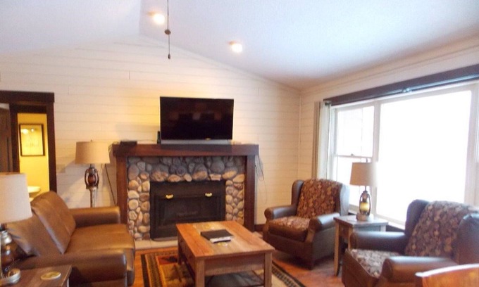 Lake Shore Cabaña | Recién remodelado Resort Cottage en Gull Lake