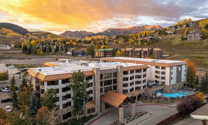 Crested Butte Condominio | Newly Remodeled studio! Pool, Hot Tub, Gym.