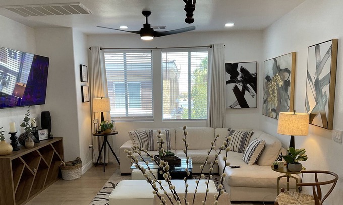 Centennial Hills Casa | Newly Remodeled Townhome 20 Minutes From the Strip
