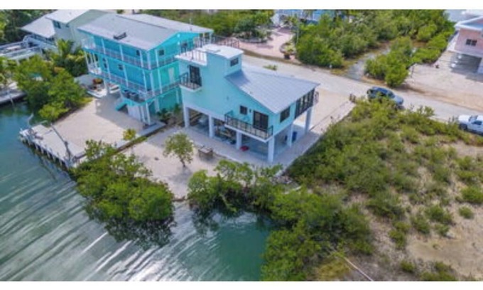Cutthroat Harbor Estates Casa | Newly Remodeled Beautiful 3 Bedroom 2 Bath Canal Front Home