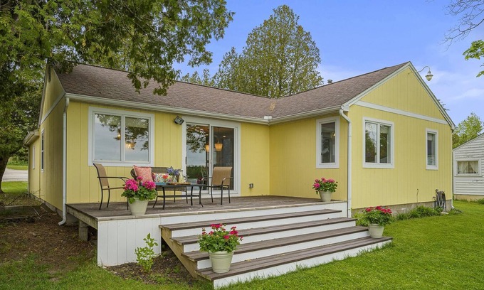 Oden Casa | Newly Remodled Cottage on Crooked Lake with Dock