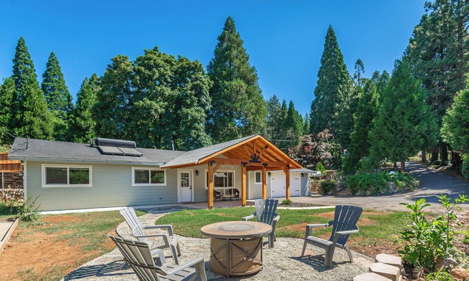 Apple Hill Casa | Newly Remodled home walking distance to APPLE HILL + SAUNA